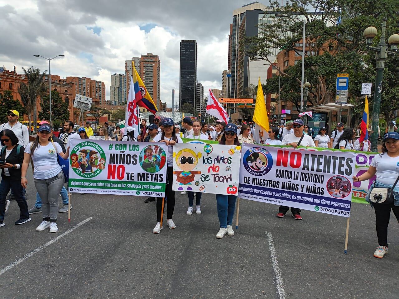 Marcha en Bogotá contra circular de la Supersalud que permite tratamientos de reafirmación de género en menores de edad.