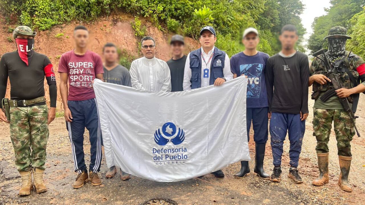 ELN libera a cinco personas secuestradas tras misión humanitaria liderada por la Defensoría del Pueblo