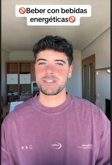 El joven hizo referencia al momento en que se dio cuenta de lo riesgoso que puede ser el consumo de bebidas energizantes.
