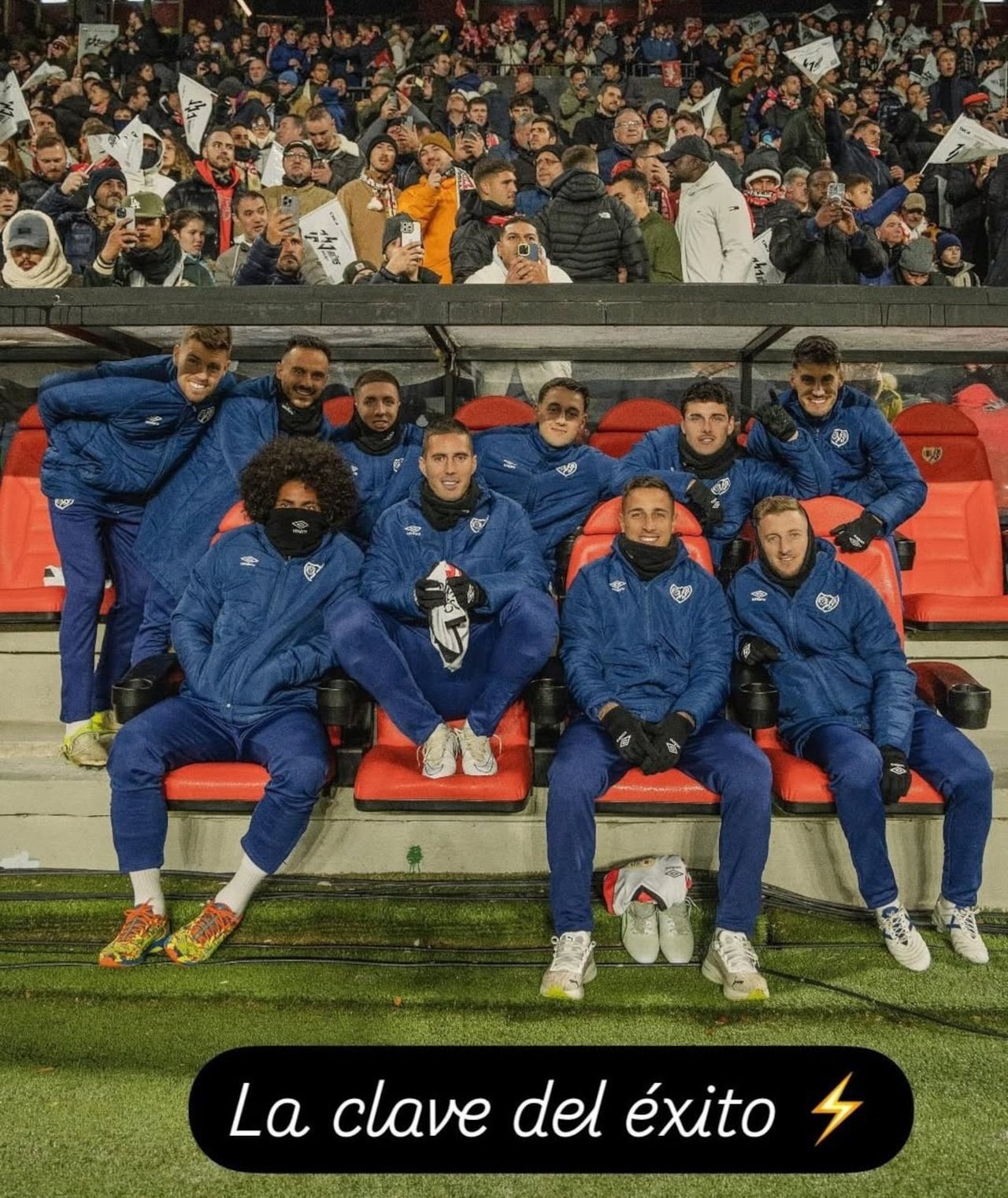 Fotografía de los suplentes del Rayo Vallecano tras el partido ante Villareal por LaLiga.