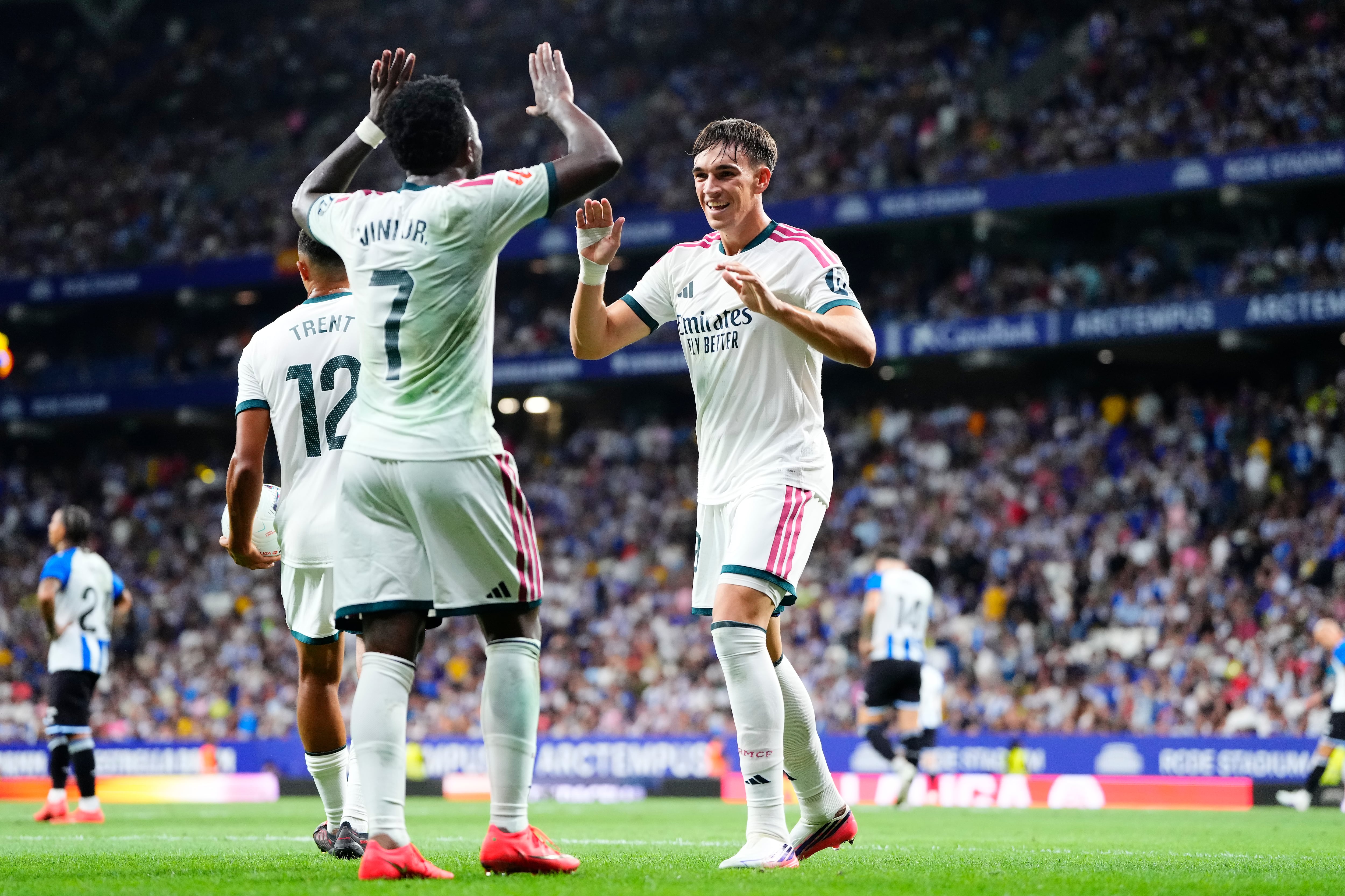 Carlos Espí celebra el gol contra el Espanyol.