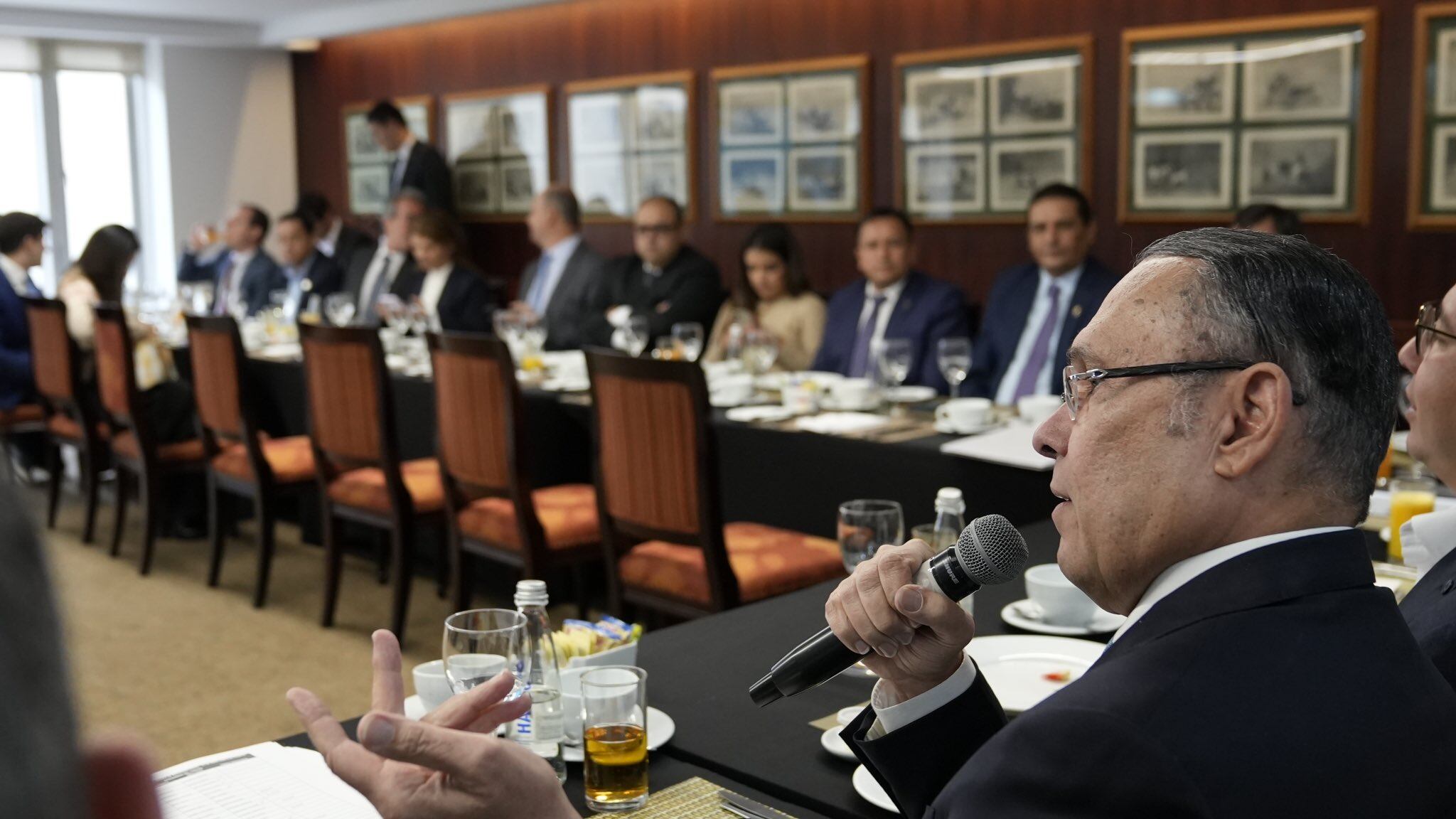 Efraín Cepeda lideró la bancada del Partido Conservador este 11 de abril.