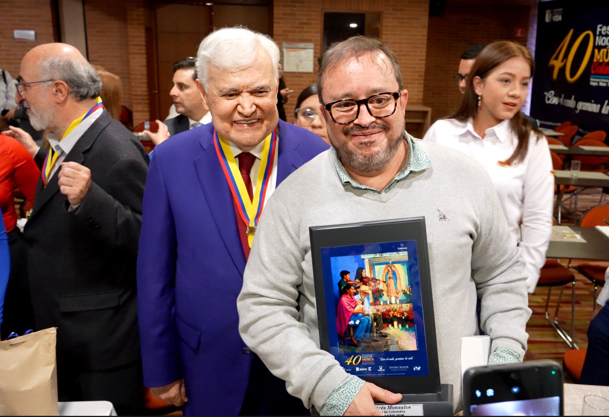 Jorge Barón Ortíz, Presidente de Jorge Barón Televisión y Jaime Monsalve, Jefe Musical de Radio Nacional de Colombia.