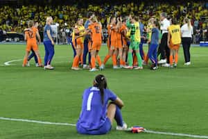 Las jugadoras de Holanda celebran tras ganar la tanda de penaltis durante el partido de cuartos de final de la Copa Mundial Femenina Sub-20 de la FIFA 2024 entre Holanda y Colombia en el estadio Pascual Guerrero en Cali, Colombia, el 15 de septiembre de 2024. (Foto de Nelson Ríos / AFP)