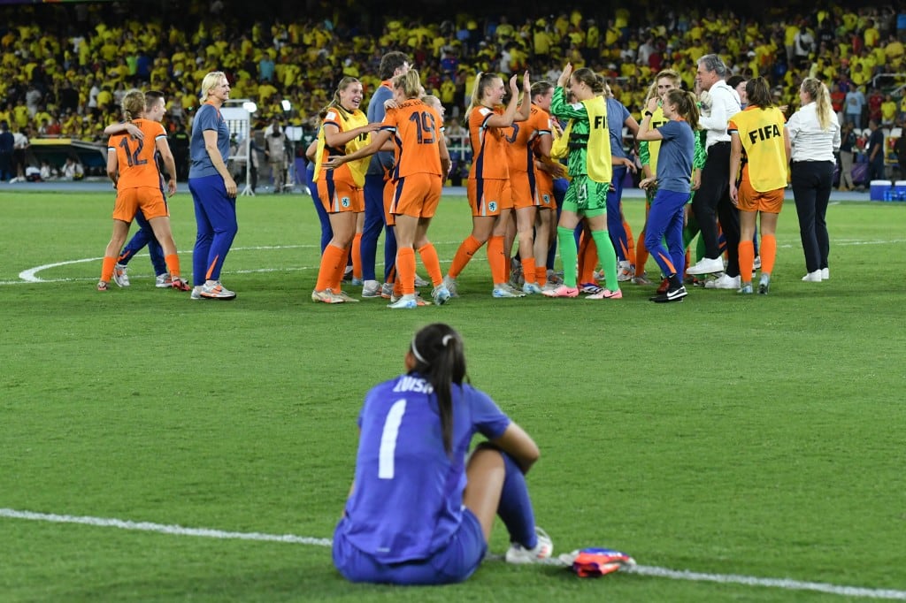 Las jugadoras de Holanda celebran tras ganar la tanda de penaltis durante el partido de cuartos de final de la Copa Mundial Femenina Sub-20 de la FIFA 2024 entre Holanda y Colombia en el estadio Pascual Guerrero en Cali, Colombia, el 15 de septiembre de 2024. (Foto de Nelson Ríos / AFP)