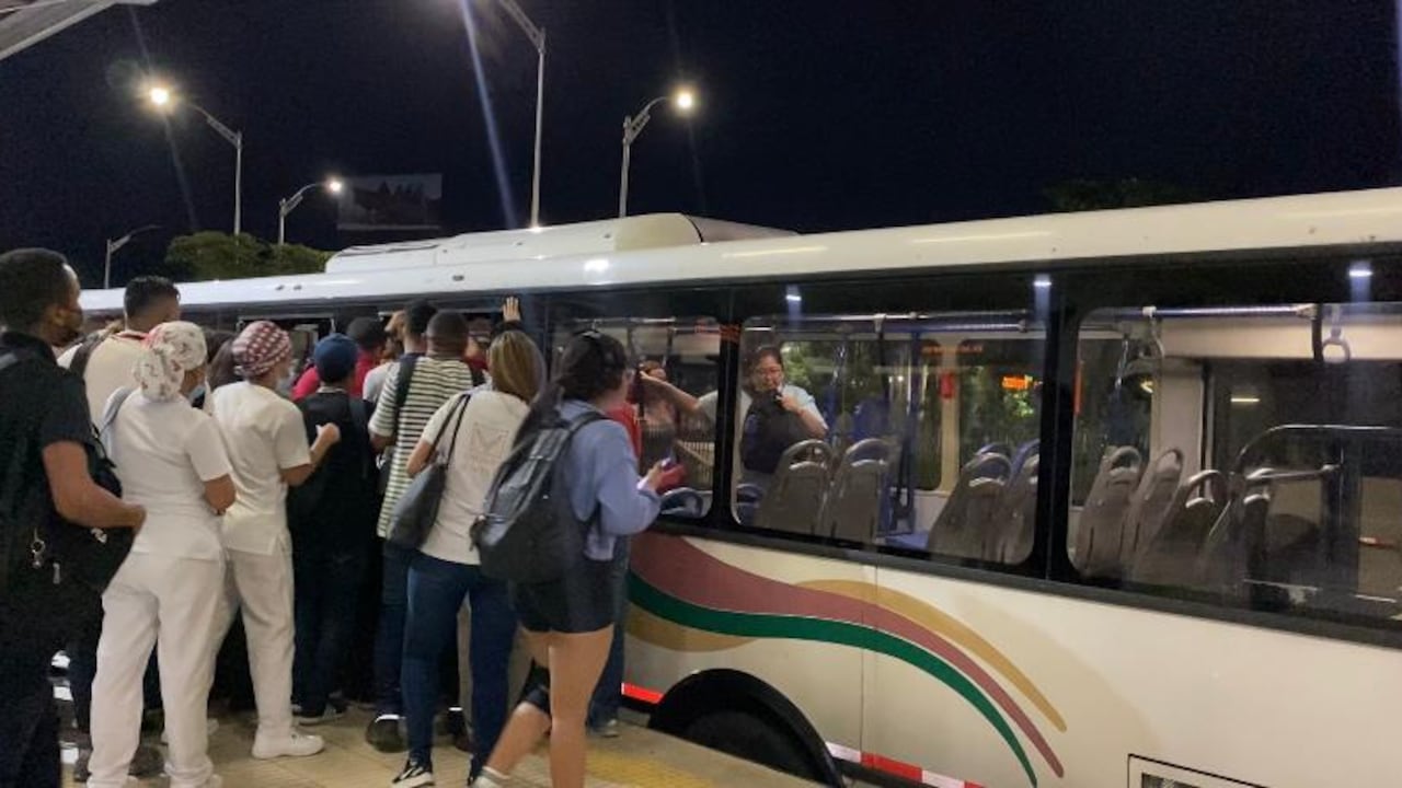 Dos mujeres se agredieron dentro de un articulado por intolerancia