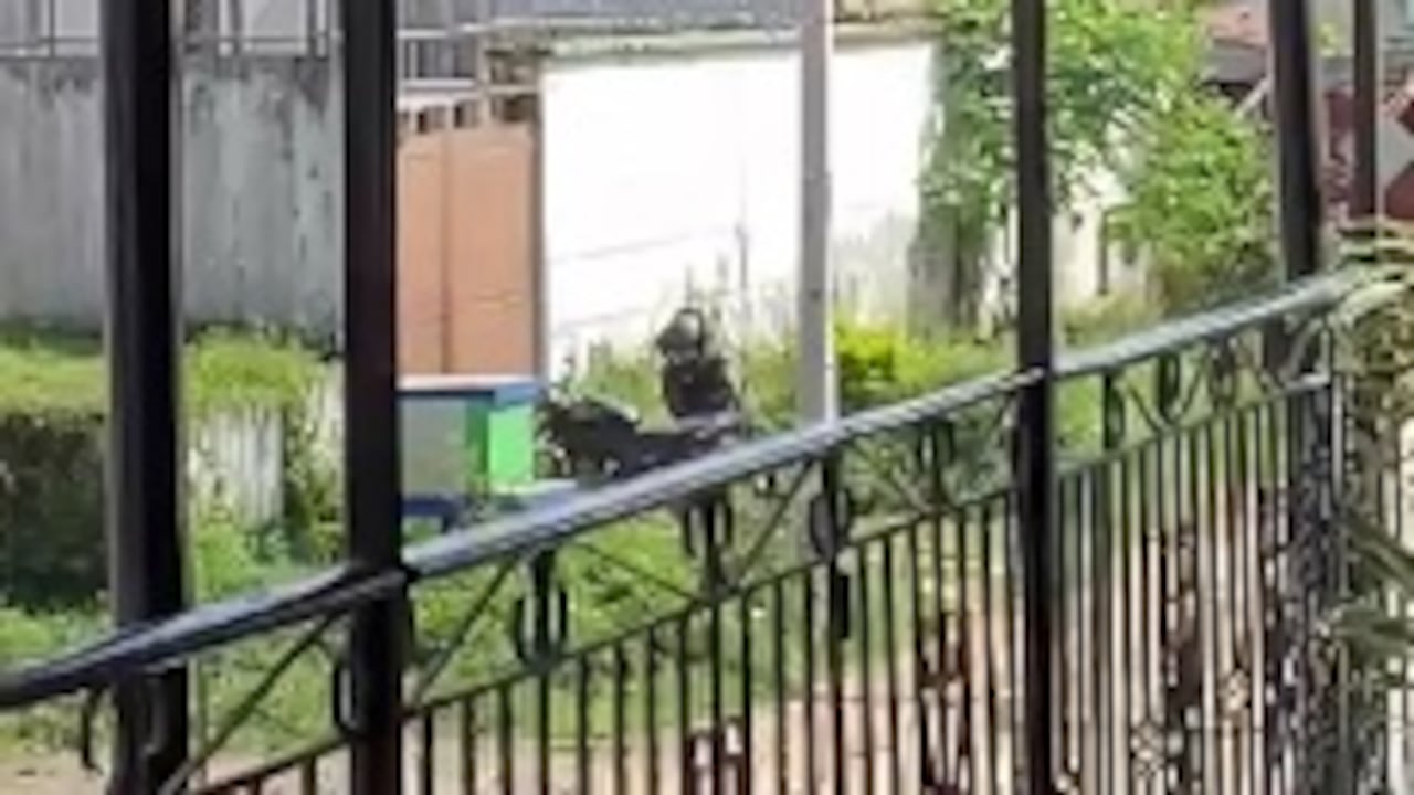 La moto bomba detonó cuando Yorman Cortés intentaba desactivarla.