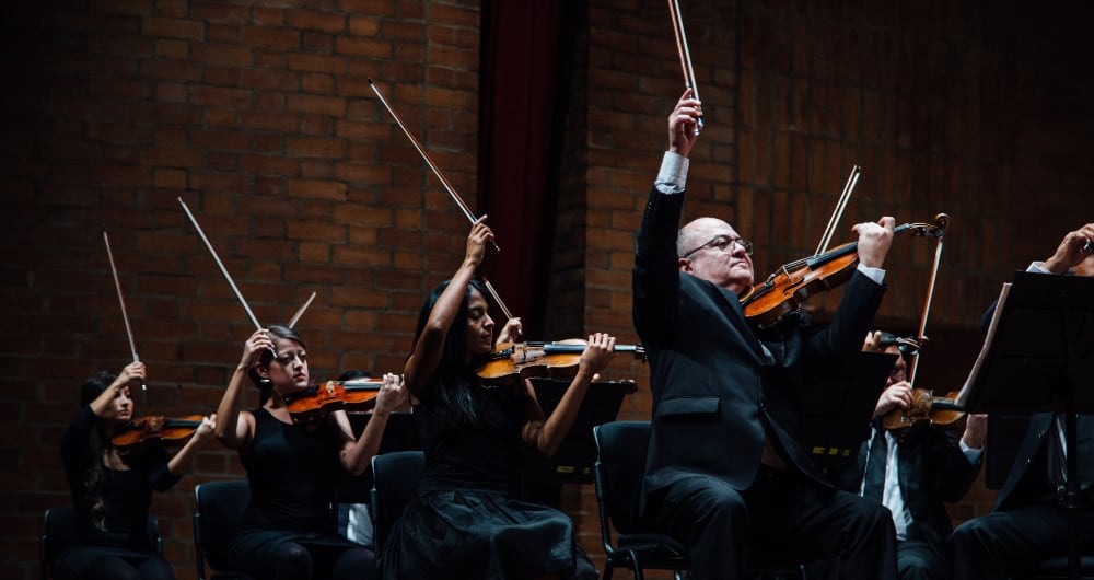 El concierto 'Latinoamérica Sinfónica', bajo la dirección de Juan Pablo Valencia, es un recorrido por los sonidos de Brasil, Venezuela y Colombia.