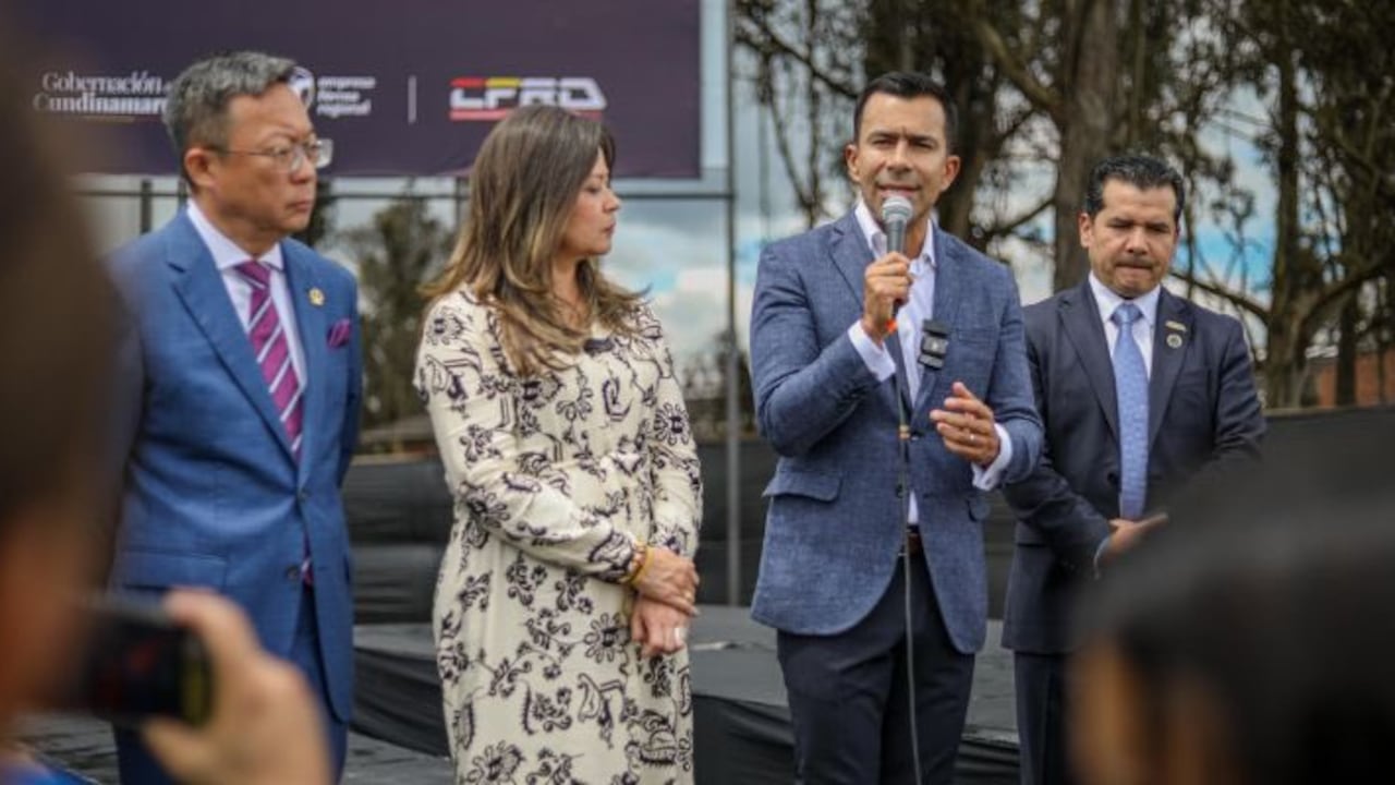 Gobernador de Cundinamarca Inicio de las obras de RegioTram de Occidente.