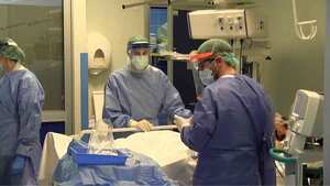 Joven con pulmones destrozados por covid-19 se salva con trasplante.