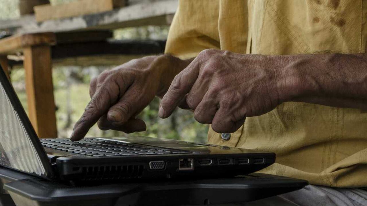 En cada curso el campesino completa 40 horas de formación en el computador, con los facilitadores, y tiene otras 20 horas de tareas en la comunidad.