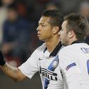 Guarín celebra su primera conquista de la tarde junto a Antonio Cassano.