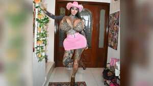 Insólito | Por el tamaño de sus senos, obligan a bajar de un avión a un mujer en Canadá