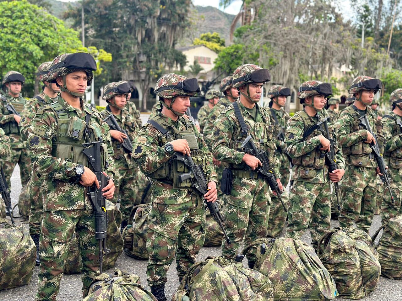 Con la nueva medida los jóvenes ya no estarán obligados a hacer el servicio militar sino que tendrán una nueva alternativa, pero quienes tengan vocación para ingresar a la Fuerza Pública podrán hacerlo.