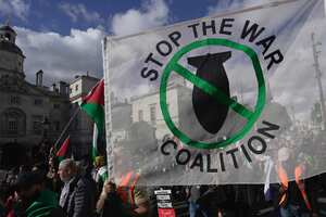 Las calles de Londres se vistieron de la consigna de 'no a la guerra', en masiva protesta pro Palestina este 14 de octubre.