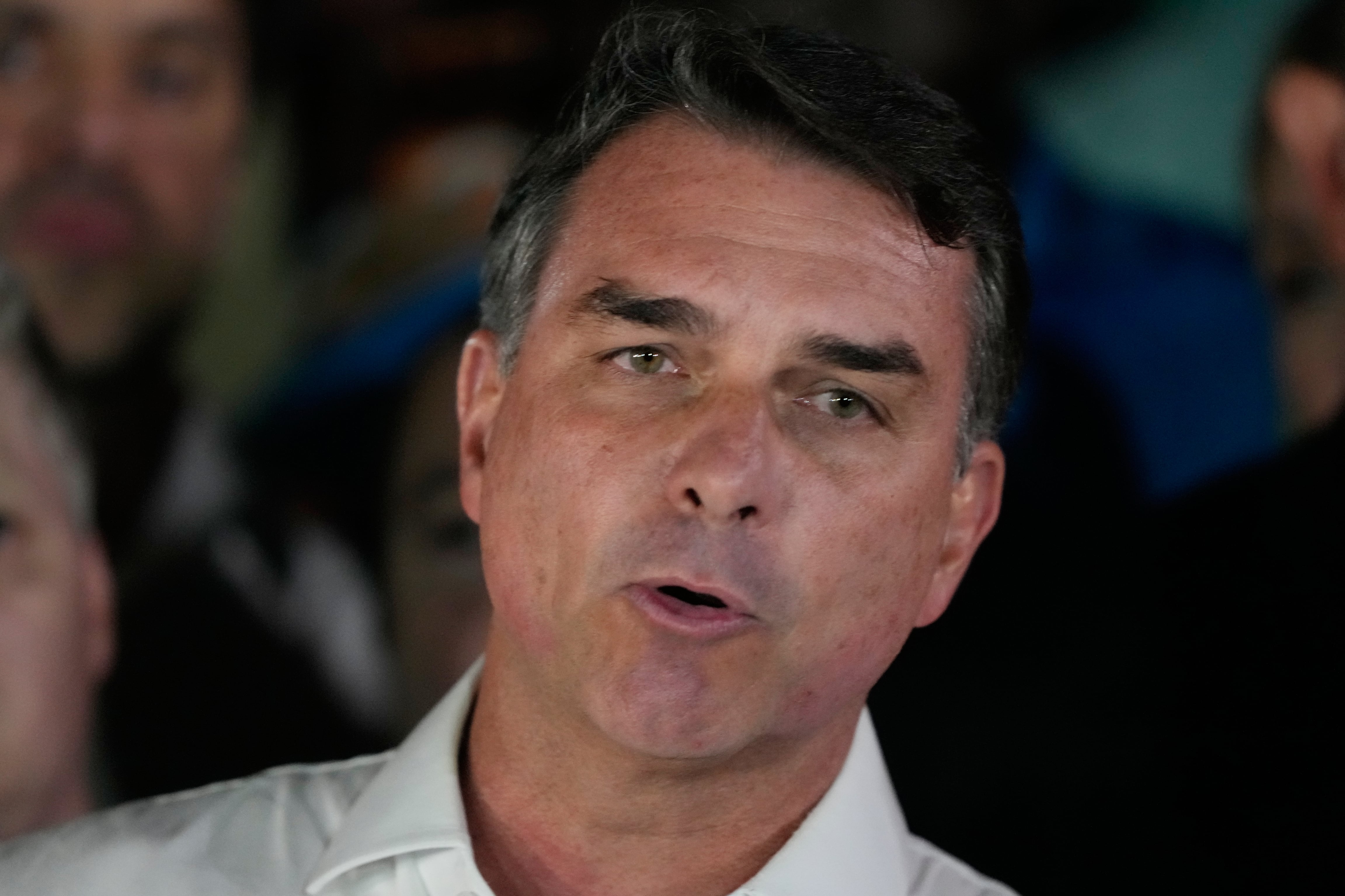 Flávio Bolsonaro luego de las elecciones del domingo en Brasil.