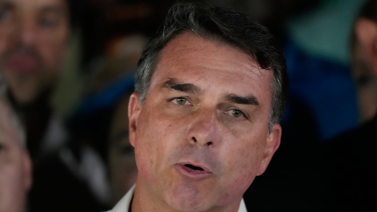 Flávio Bolsonaro luego de las elecciones del domingo en Brasil.