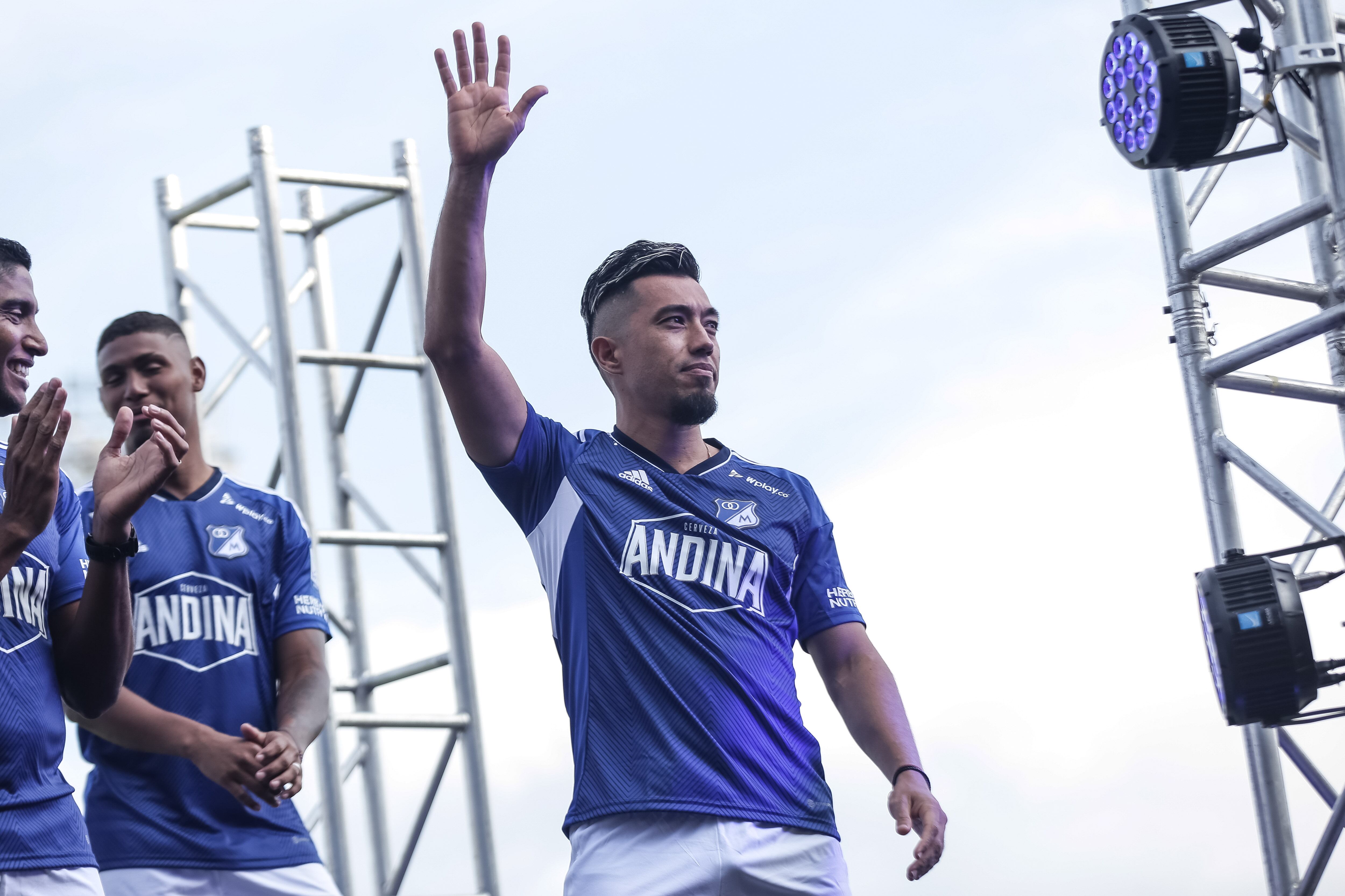 Bogotá, 22 de enero 2023. El club Los Millonarios presento en la Noche Embajadora su nuevo plantel profesional masculino y femenino, así como su nueva indumentaria para la temporada 2023.(Colprensa-John Paz)