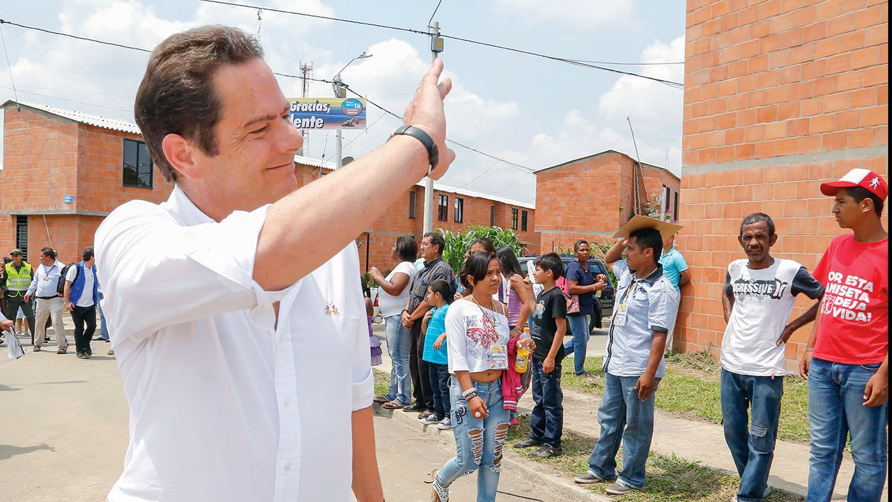 Como vicepresidente, lideró la política que entregó más de 100.000 viviendas. 