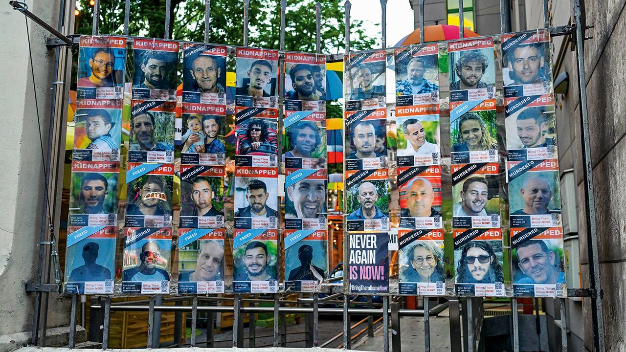 Decenas de personas permaneces secuestradas por Hamás en Gaza, muchos sin saber si permanecen vivos.