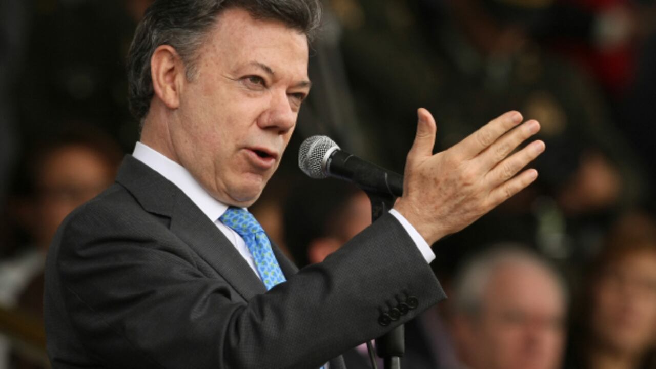 El presidente Santos sorpredió al país con su iniciativa de reelegirse solo por dos años y ampliar el período a seis años a partir de su sucesor. Materializar esta idea tiene complicaciones jurídicas y políticas.
