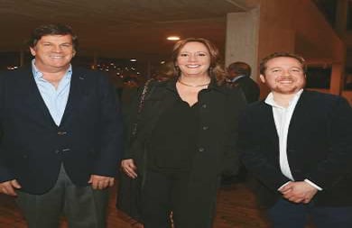 Roberto Pombo, Juanita Santos y Juan Esteban Constaín. 