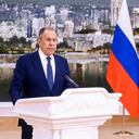 En esta fotografía publicada por el servicio de prensa del Ministerio de Asuntos Exteriores de Rusia en su canal de Telegram, el canciller ruso Serguéi Lavrov pronuncia un discurso durante un evento en Pyongyang, Corea del Norte, el miércoles 18 de octubre de 2023. (Canal de Telegram del Servicio de Prensa del Ministerio de Asuntos Exteriores de Rusia vía AP)