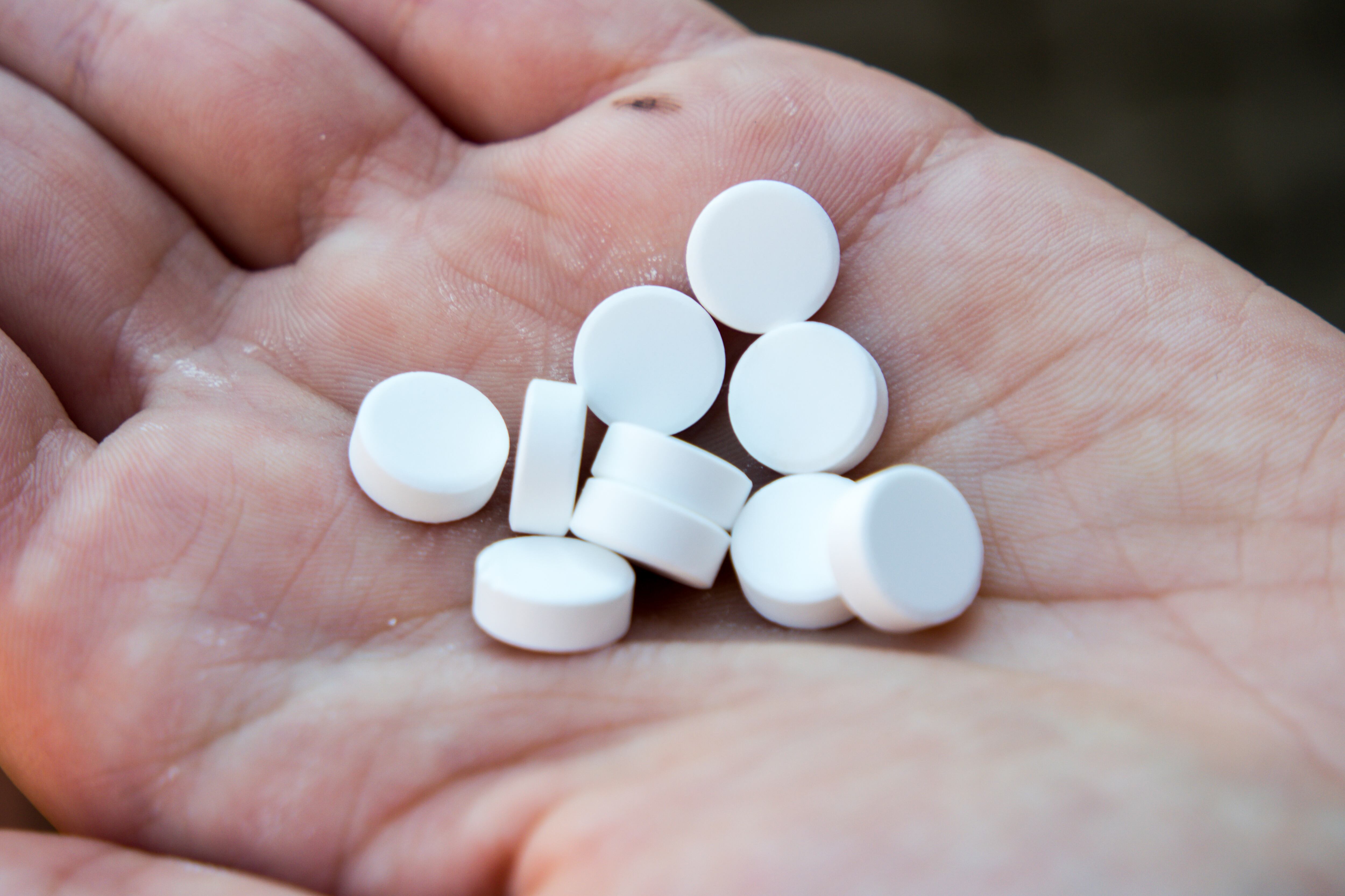 En farmacias y hogares, Tylenol y acetaminofén suelen mencionarse como si fueran medicamentos diferentes, lo que genera confusión entre los consumidores.