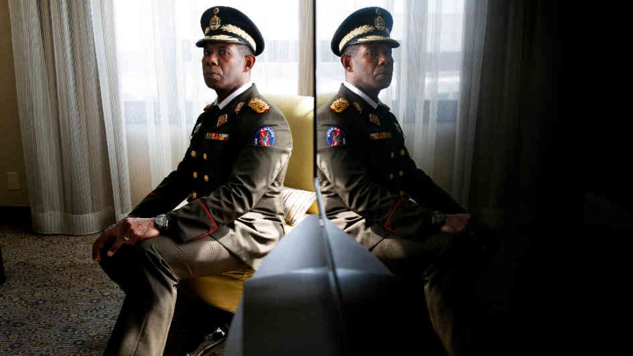 En esta foto del martes 2 de julio de 2019, el general Manuel Cristopher, exjefe de la temida agencia de inteligencia SEBIN de Venezuela, posa para un retrato en Washington. (AP Foto / Jacquelyn Martin)