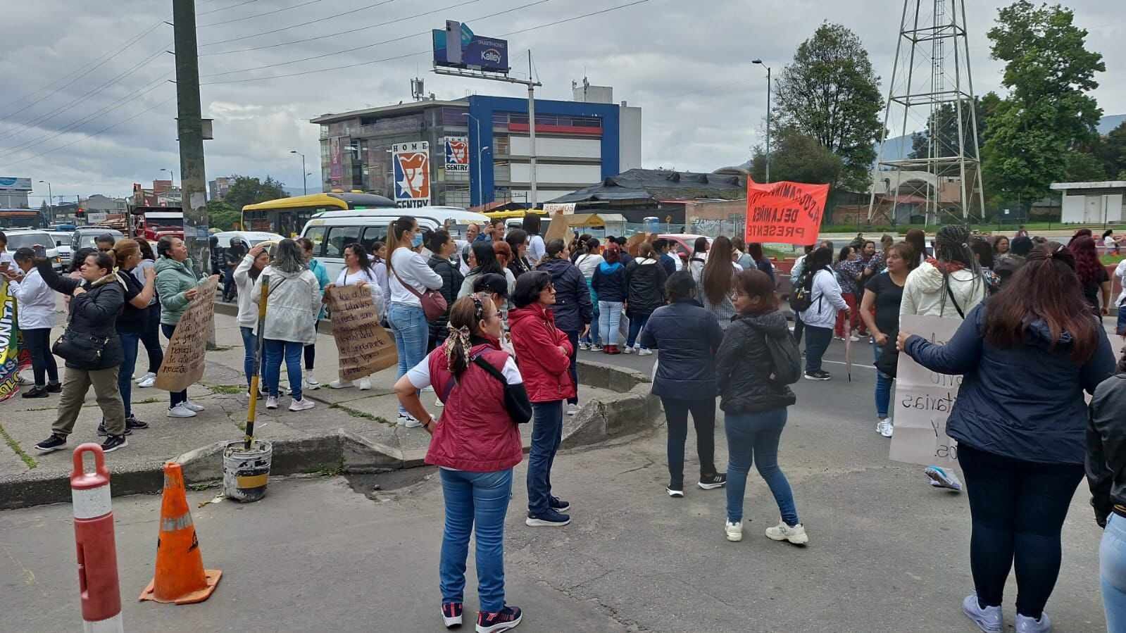 Plantón madres comunitarias ICBF Bogotá