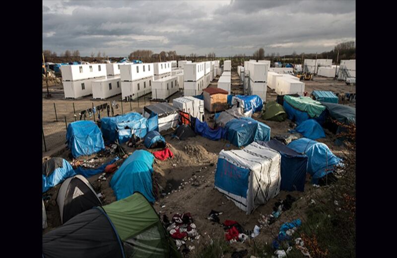 El gobierno francés ha instalado containers para acoger a cientos de inmigrantes. Foto: Philippe Huguen / AFP