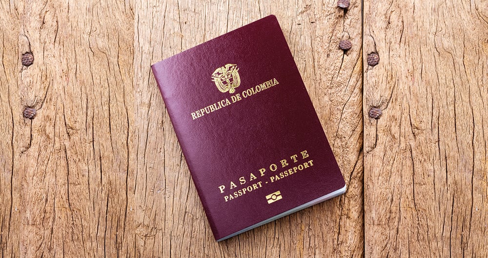 Laura Sarabia se ve en la obligación de firmar  una nueva urgencia manifiesta con Thomas Greg & Sons. 