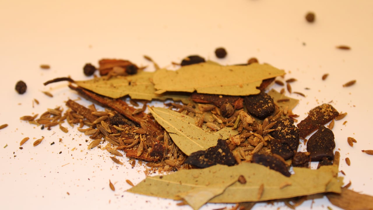 Conectando con la naturaleza: el simbolismo profundo detrás del ritual con azúcar, canela y laurel para dar la bienvenida al Año Nuevo.