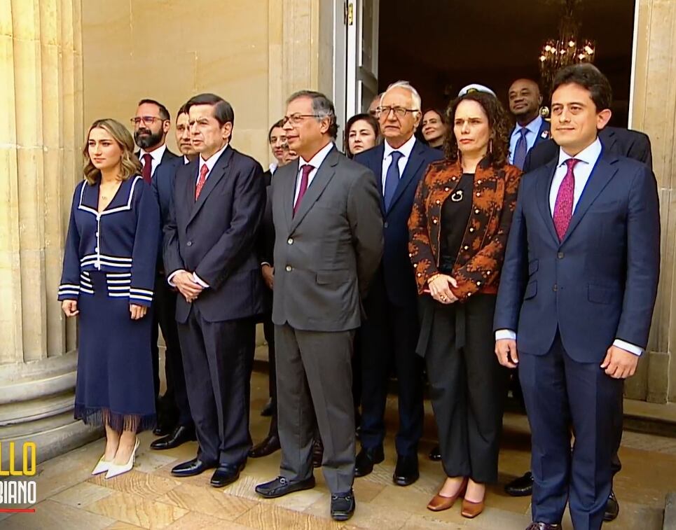 Presidente Gustavo Petro saliendo de la Casa de Nariño al Congreso de la República