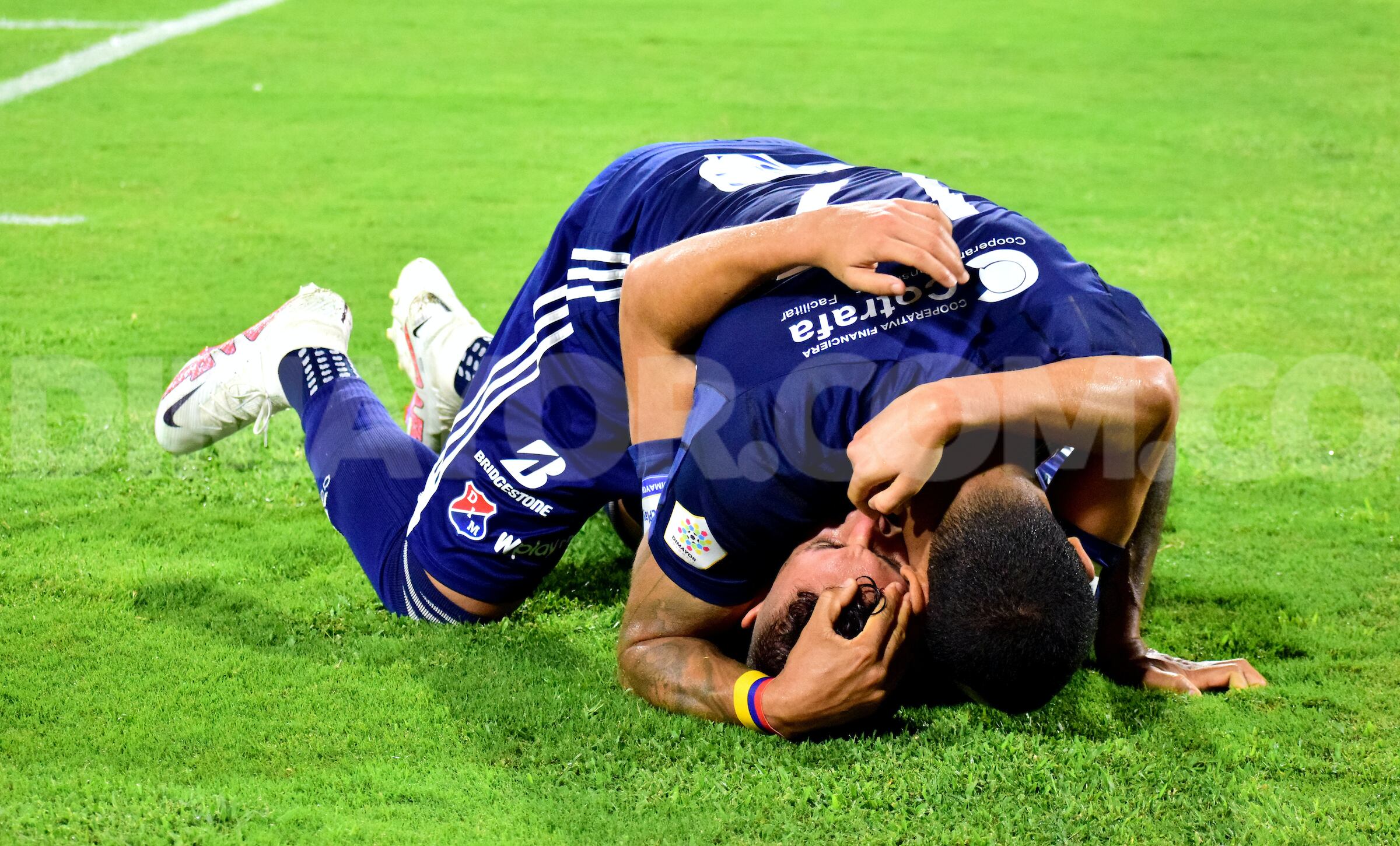 Felipe Pardo celebrando la tercera anotación de su equipo.