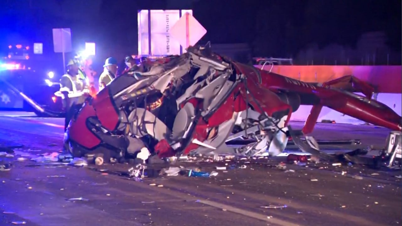 Tres tripulantes luchan por su vida tras impactante accidente.