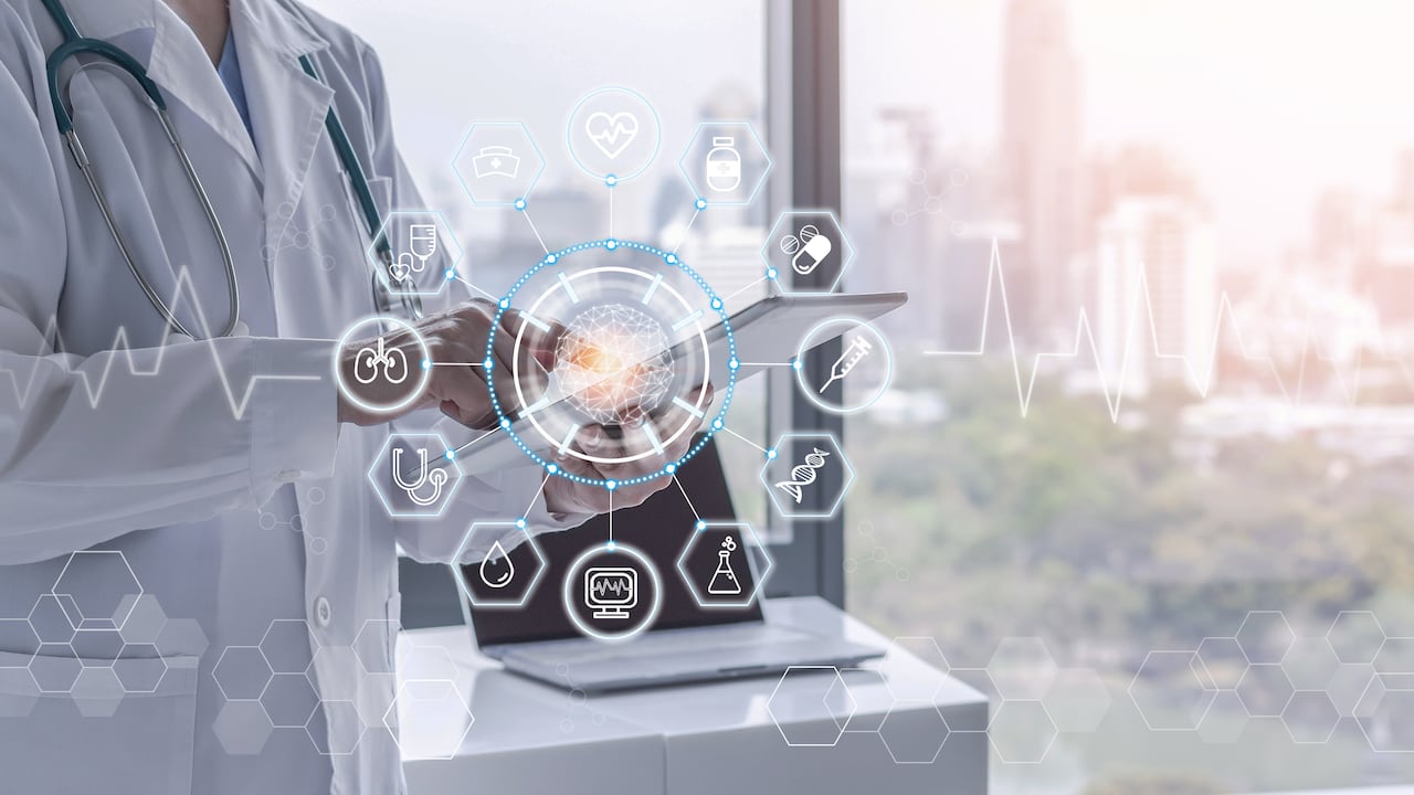 Según la Organización Panamericana de la Salud, OPS, “la pandemia de la covid-19 destacó la importancia y la utilidad de la telemedicina, para proporcionar una manera de poner en contacto a pacientes y profesionales de la salud cuando no es posible una consulta en persona”.