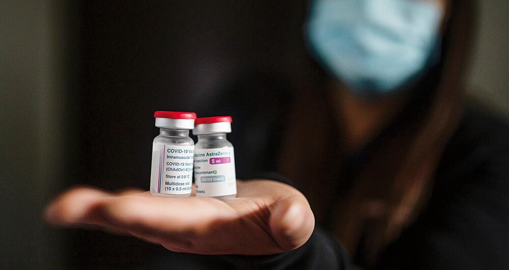 Estudio apuntó que las vacunas sí protegen en un gran margen de tiempo.