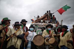 La Minga estuvo marchando en el monumento de los Héroes. Foto: Esteban Vega