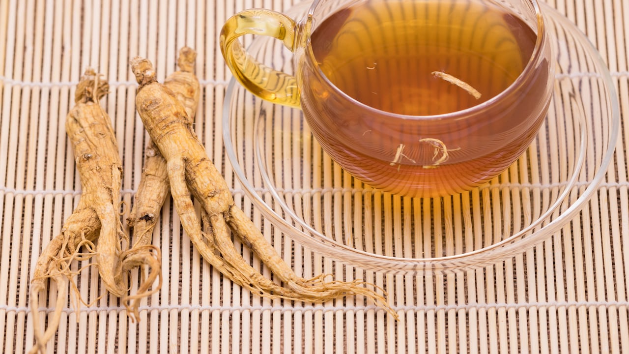 El ginseng podría ayudar a mejorar las funciones cerebrales, como la memoria, el comportamiento y el estado de ánimo.