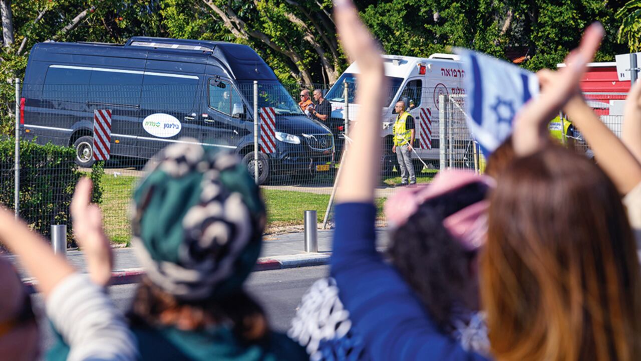 Luego de la liberación de rehenes israelíes y retrasos en los horarios previstos, el gobierno de Israel entregó prisioneros palestinos como había prometido.