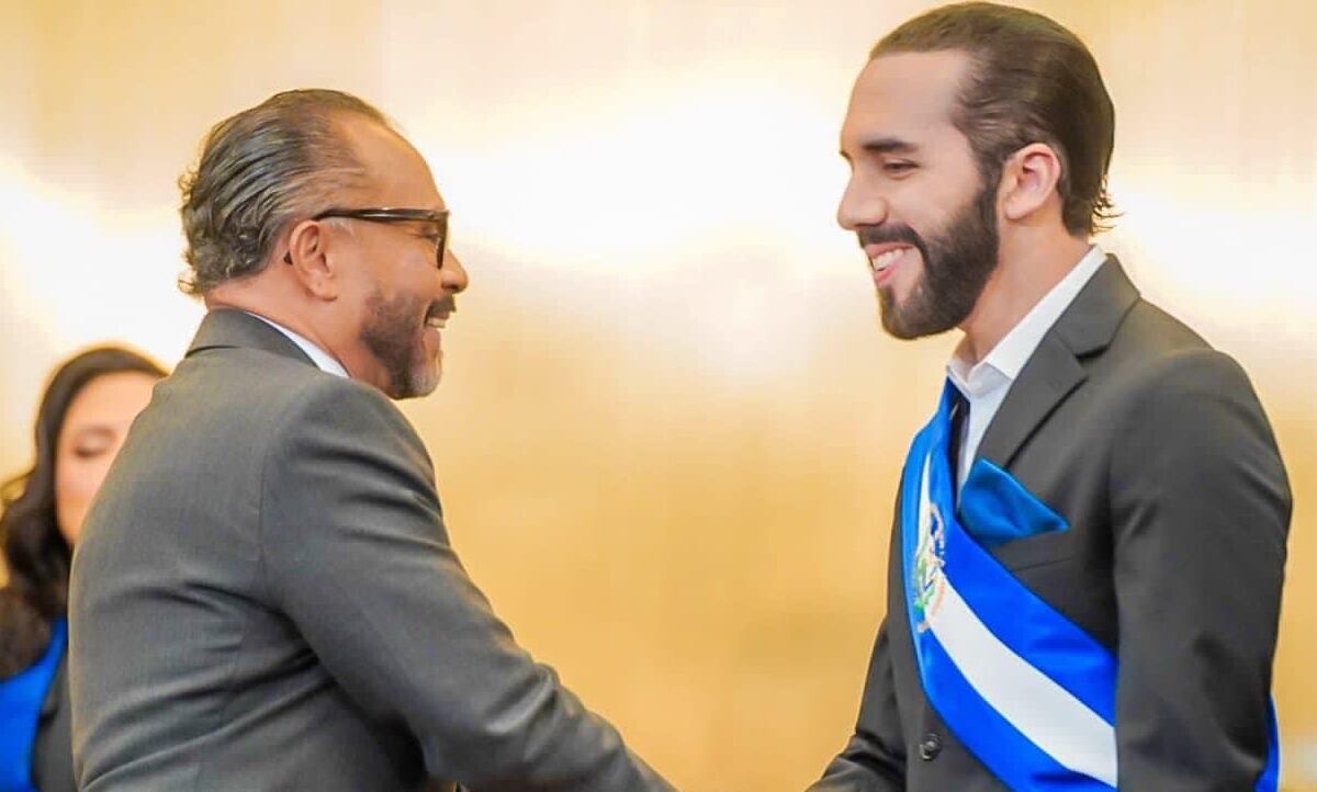 Nayib Bukele y el presidente de la Asamblea de su país, Ernesto Castro.