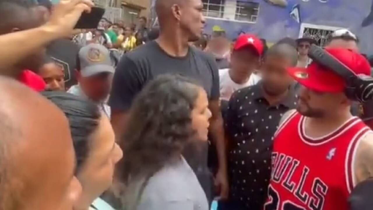 Partidaria chavista increpó al artista.