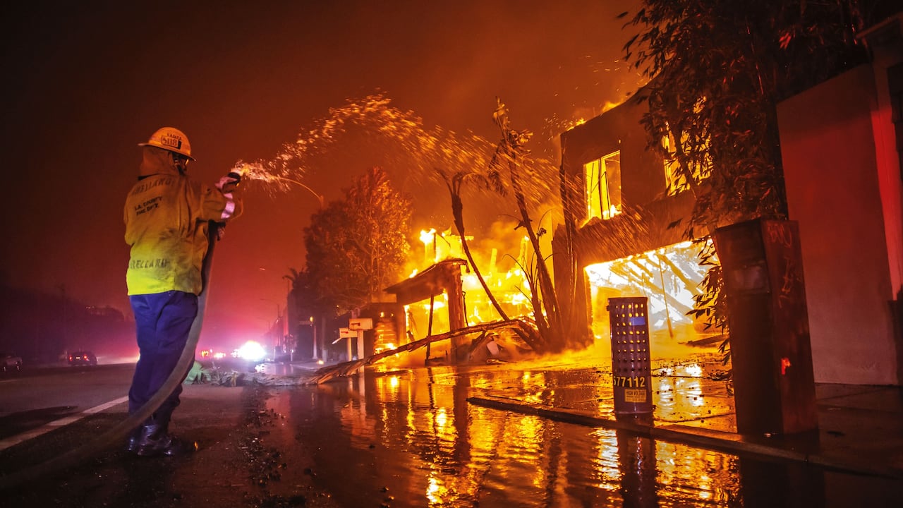 Más de 12.000 estructuras han sido afectadas en los recientes incencios en Los Ángeles.