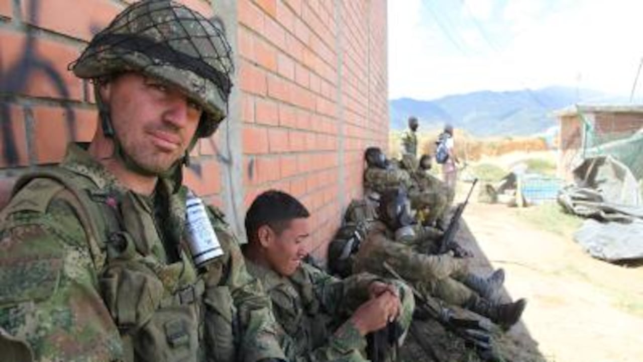 El sargento Rodrigo García tiene 31 años, es soltero, vive con su mamá en Neiva y su papá es un pensionado que hace varios años se alejó del hogar.