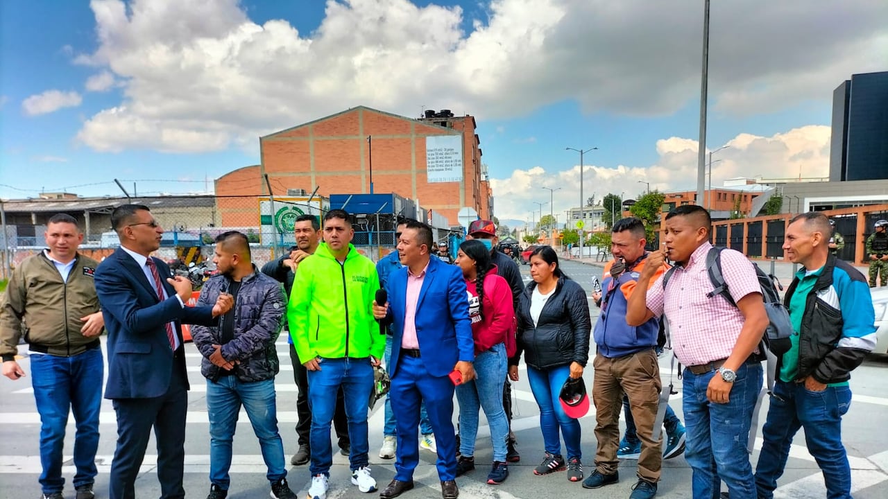 Varios militares se declararon decepcionados sobre cómo fueron sacados del Ejército y hoy, dicen no les dan cara para buscarles una solución.