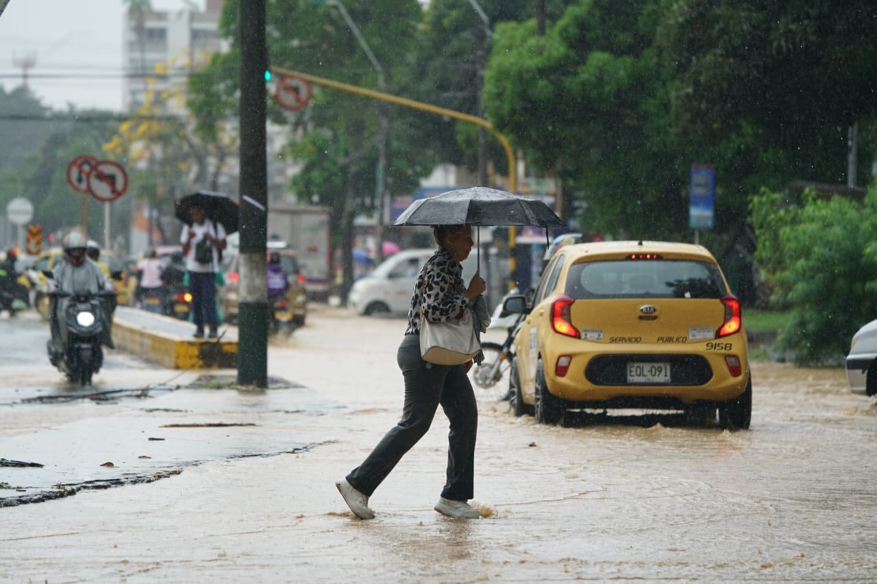 Equipos operativos de Emcali atienden los incidentes provocados por esta emergencia.