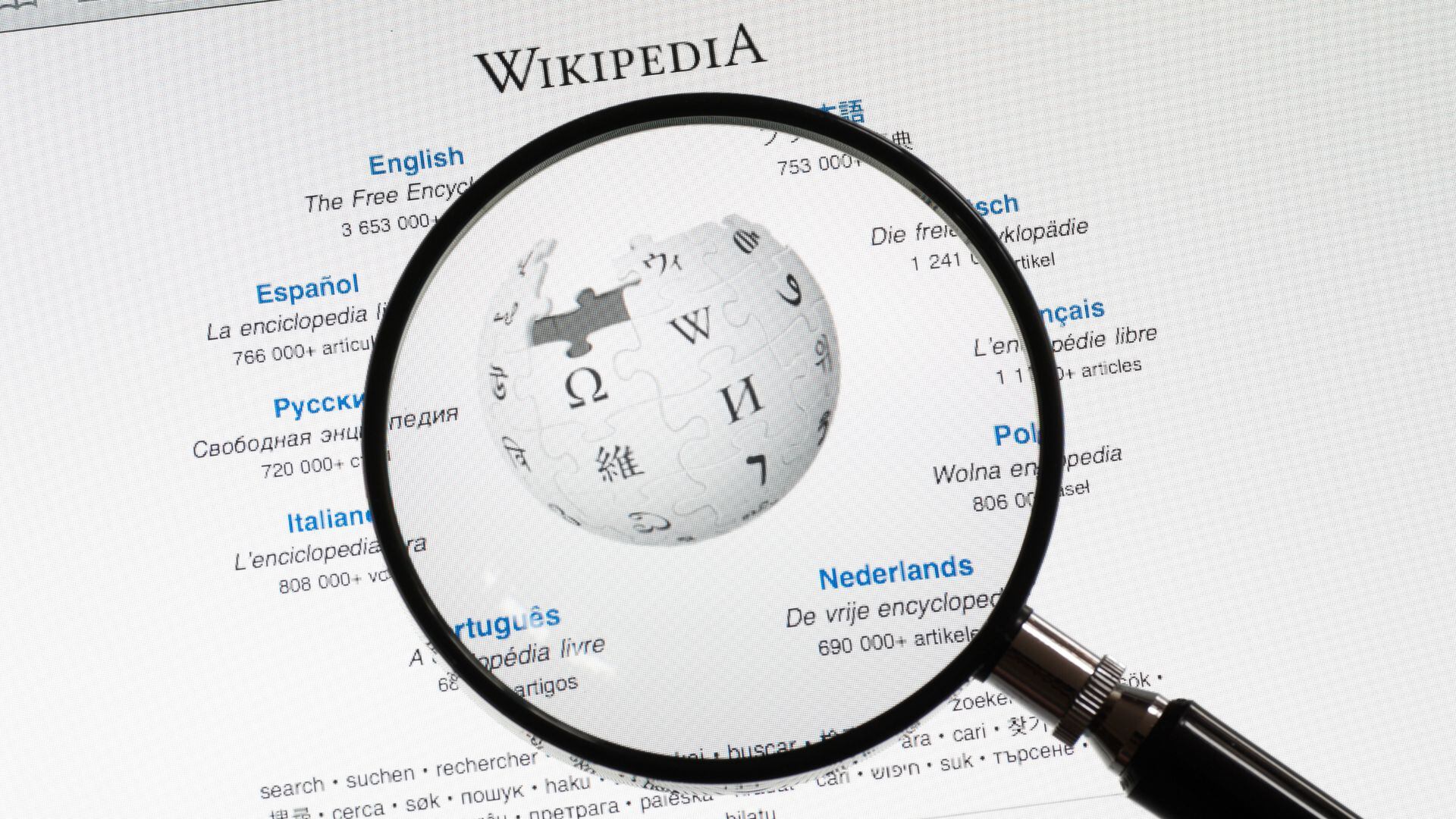 La organización observa que los usuarios buscan más respuestas en redes sociales y chatbots que en la web tradicional.