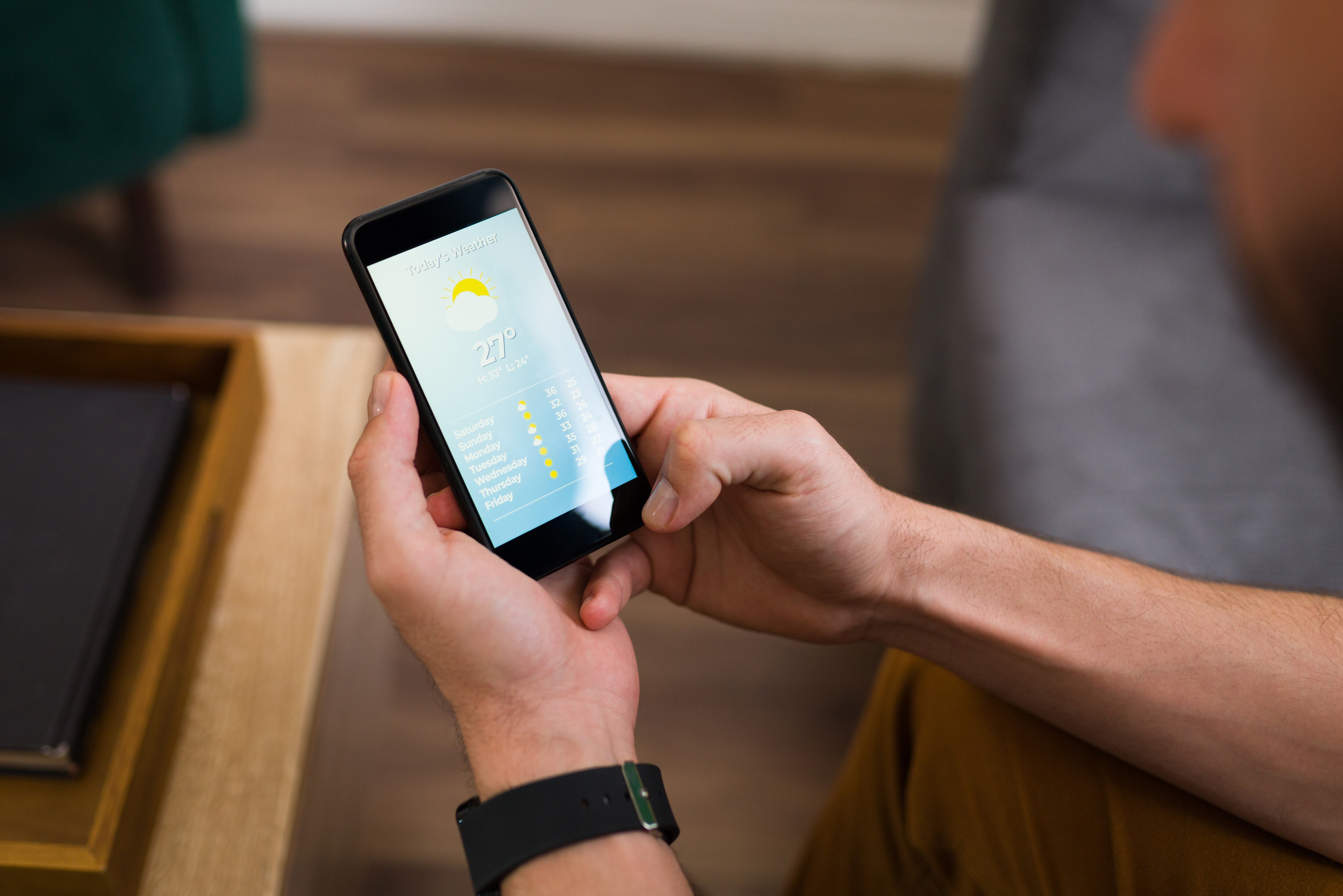 Las notificaciones emitidas por servicios oficiales o aplicaciones móviles permiten a la población anticiparse a situaciones adversas.