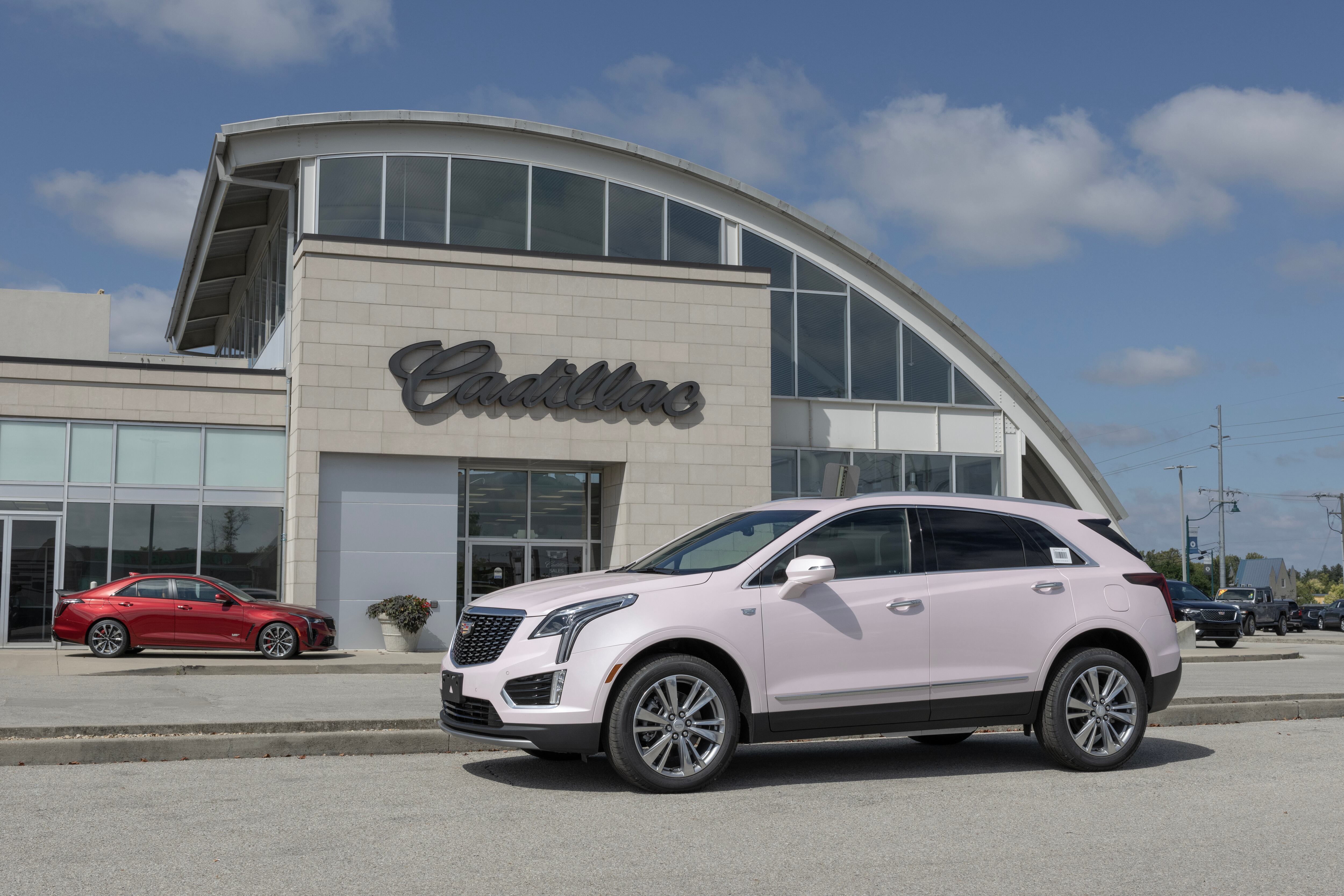 El Cadillac OPTIQ rosa es un emocionante paso adelante, que reúne el rendimiento y el lujo que se espera de Cadillac con una innovación significativa y un impacto impulsado por un propósito.